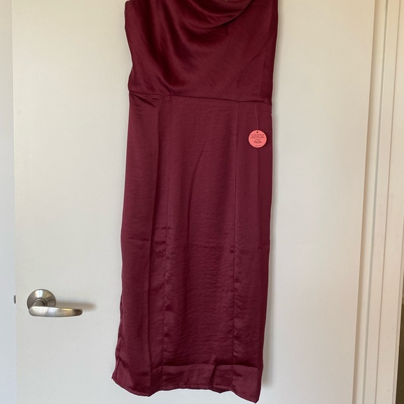BNWT Chi Chi Burgundy Silk Look Dress (UK10) - Picture 4 of 4
